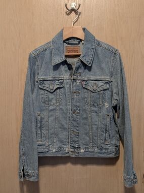 Levi's Women's L Classic Denim Jacket, Distressed
